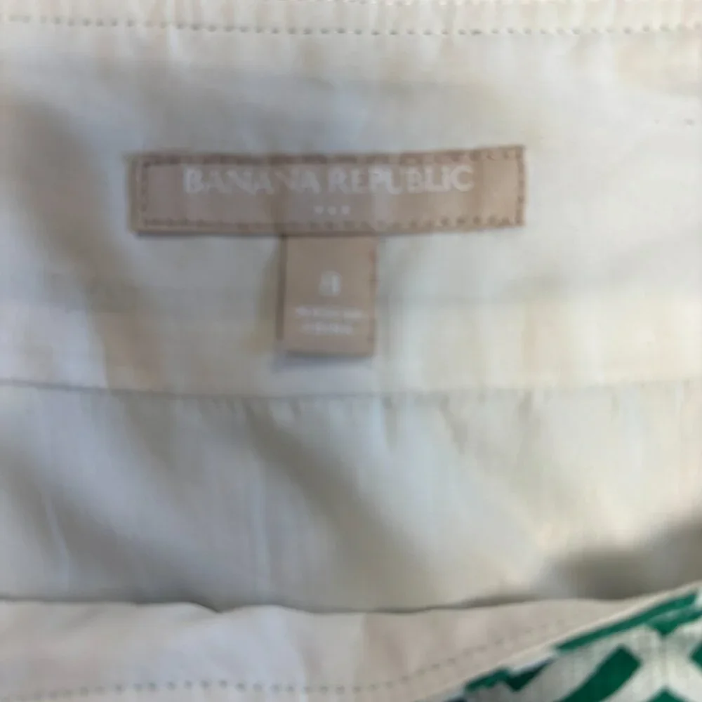 Banana Republic - Green/White Pattern Straight Skirt - Size 8 - 1614 (MISC)